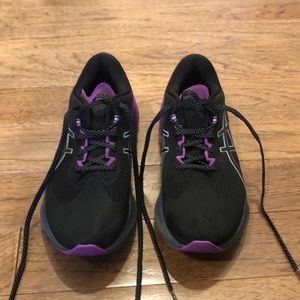 ASICS Novablast 3 Lite Show